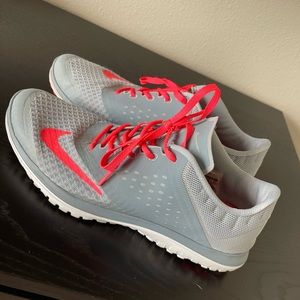 WOMENS NIKE RUNNING SHOES
